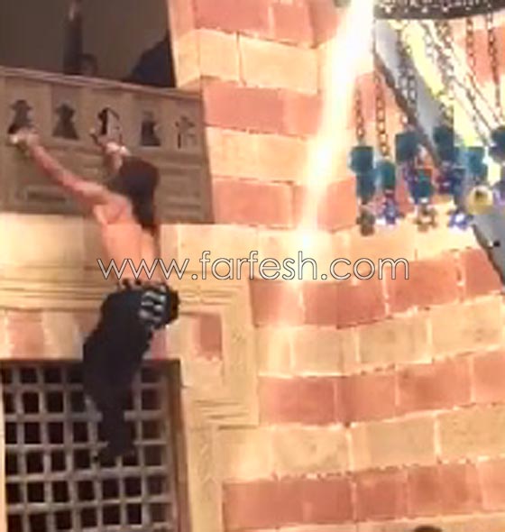 محمد رمضان يستعراض مهاراته ويتسلق المباني صورة رقم 3