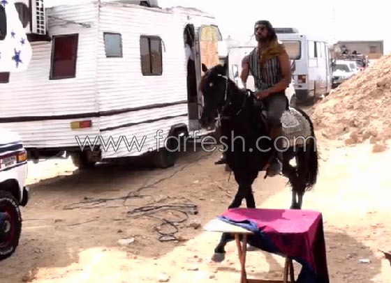 محمد رمضان يستعراض مهاراته ويتسلق المباني صورة رقم 4