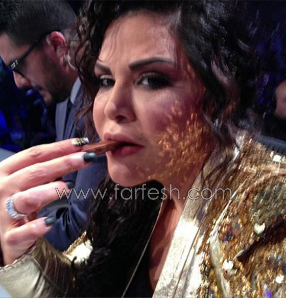 ماذا تأكل النجمات؟ شاهد صور فنانات اثناء تناول الطعام تفضح شراهتهن! صورة رقم 6