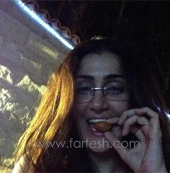 ماذا تأكل النجمات؟ شاهد صور فنانات اثناء تناول الطعام تفضح شراهتهن! صورة رقم 11