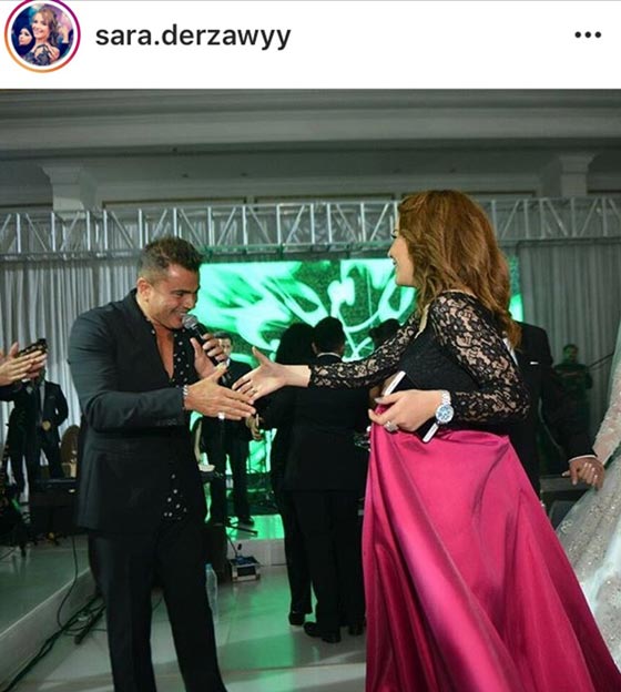 نجمة المسرح سارة درزاوي تنشر صورتها مع عمرو دياب وتعلق: قلبي يا ناس صورة رقم 1