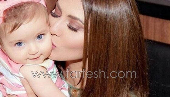 هل هذه الطفلة الشقراء ذات العينين الزرقاوين هي ابنة مريم حسين؟ صورة رقم 1