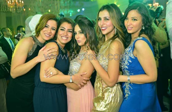 لقطات مثيرة من زفاف (توتا): رقص  شيماء، كشرة اسراء وقميص الهضبة! صورة رقم 6