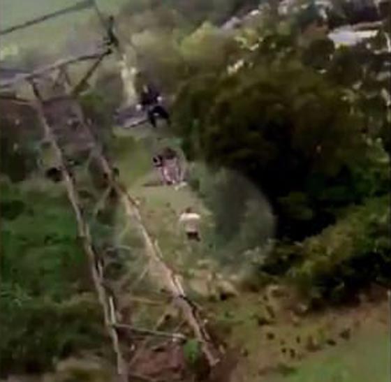 بالفيديو.. سقوط صبي يمارس تمارين أعلى تلفريك صورة رقم 4