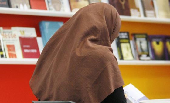 مدرسة كاثوليكية المانية توظّف معلمة محجبة وتدافع عن قرارها صورة رقم 1