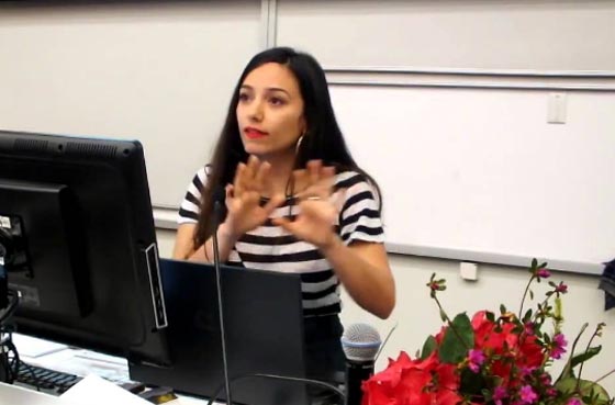 مغنية البوب الشهيرة 