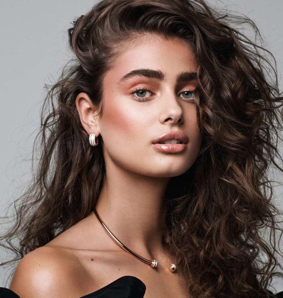 بالصور: من هنّ اجمل 10 نساء في العالم؟ (بينهن سياسية عمرها 70 عاما)!  صورة رقم 3