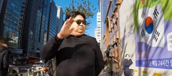 بالفيديو.. شبيه الزعيم الكوري يتعرض لمواقف محرجة صورة رقم 1
