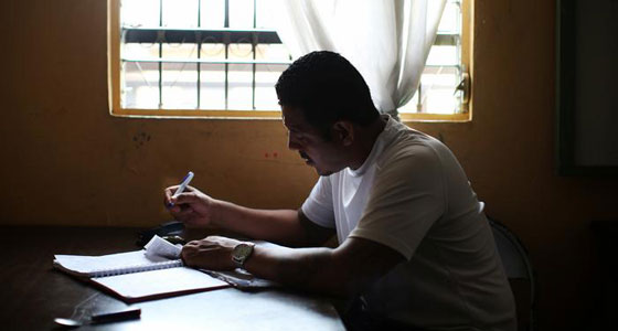 عضو عصابة إجرامية يتحول إلى خباز ويتطوع في الكنيسة.. صورة رقم 2