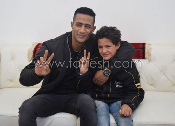 صور وفيديو محمد رمضان مع طفل هرب من أهله ليقابله.. صورة رقم 3