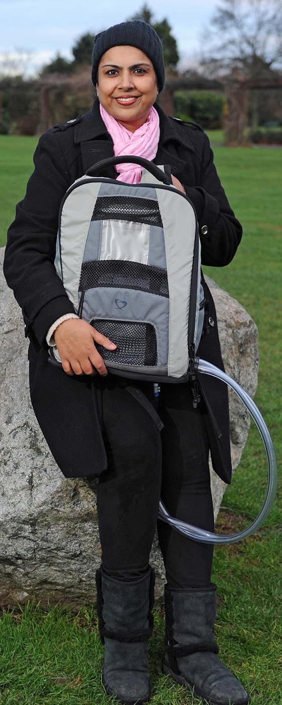 مسلمة بريطانية بدون قلب في جسدها وتحمل قلبها الصناعي في حقيبة! صورة رقم 4