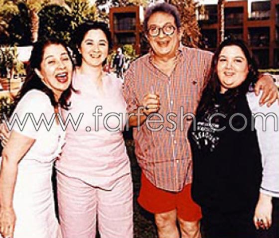 أبرز 10 مشاهير  وفنانين انجبوا بنات فقط.. شاهدوا صورهم مع بناتهم صورة رقم 16