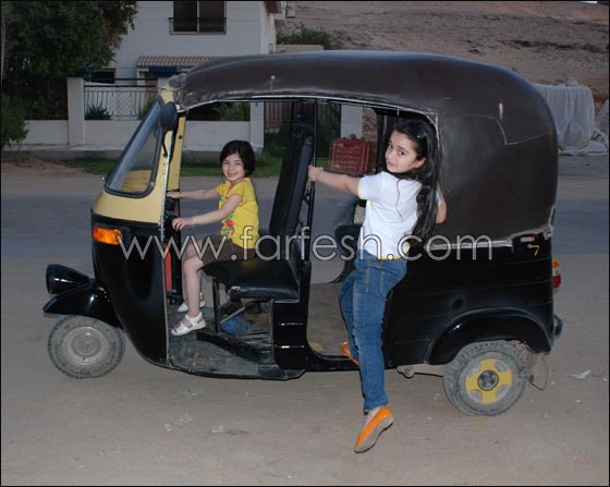 أبرز 10 مشاهير  وفنانين انجبوا بنات فقط.. شاهدوا صورهم مع بناتهم صورة رقم 26