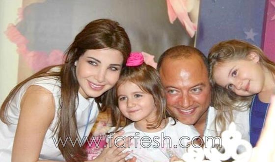 أبرز 10 مشاهير  وفنانين انجبوا بنات فقط.. شاهدوا صورهم مع بناتهم صورة رقم 28