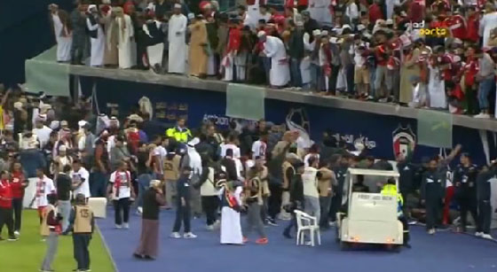 فيديو لحظة سقوط الجماهير العُمانية من المدرجات أثناء الاحتفال بالفوز صورة رقم 1 فيديو لحظة سقوط الجماهير العُمانية من المدرجات أثناء الاحتفال بالفوز صورة رقم 1