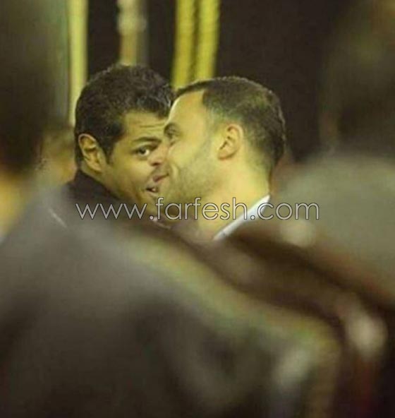 صور فنانين تعلو الابتسامات والضحكات وجوههم في عزاء الجداوي!  صورة رقم 7