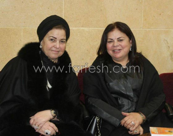 صور فنانين تعلو الابتسامات والضحكات وجوههم في عزاء الجداوي!  صورة رقم 3