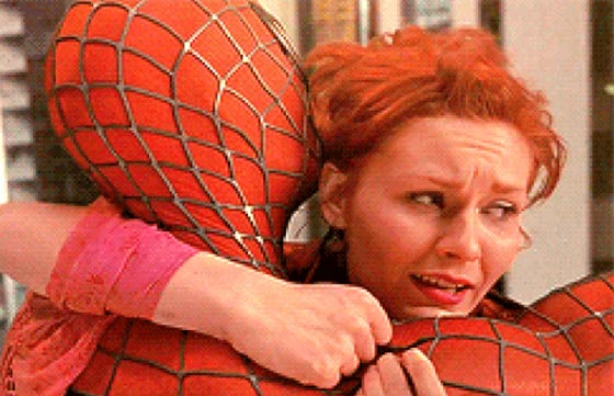 15 خطأ صادم بأفلام عالمية: زجاج يتهشم قبل لمسه واصابة تتغير! صورة رقم 8