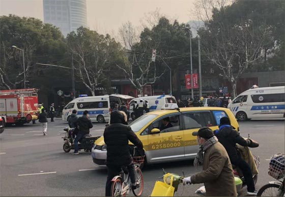 شاهد.. شاحنة تصدم المارة في شانغهاي وسقوط 18 جريحا صورة رقم 8