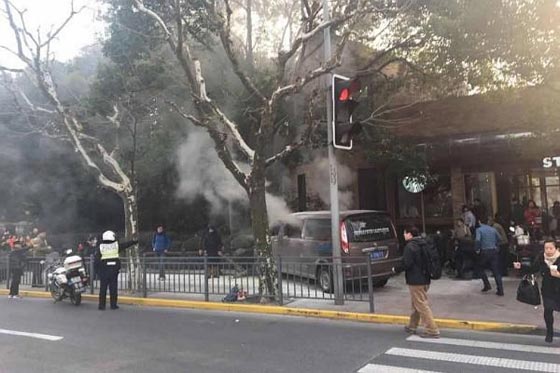 شاهد.. شاحنة تصدم المارة في شانغهاي وسقوط 18 جريحا صورة رقم 4