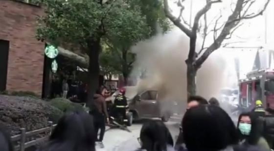 شاهد.. شاحنة تصدم المارة في شانغهاي وسقوط 18 جريحا صورة رقم 11