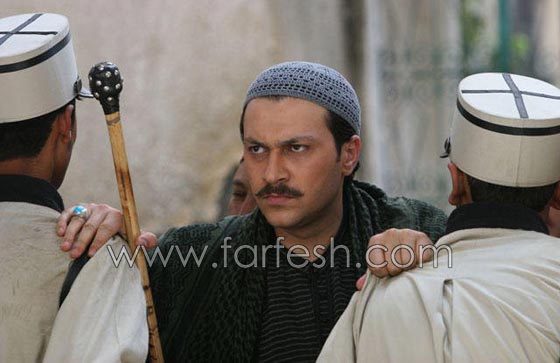 هل سيعود وائل شرف الى باب الحارة؟ ولمن أهدى خيزرانة العكيد معتز؟ صورة رقم 4