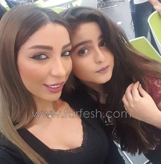 وأخيرا.. حلا الترك وجدتها تلتقي والدها وشقيقتها غزل ابنة دنيا بطمة صورة رقم 9