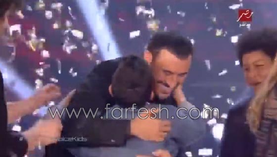 بالفيديو: تامر حسني يحرق نتيجة ذا فويس كيدز قبل إعلانها ويهنئ حمزة لبيض صورة رقم 12