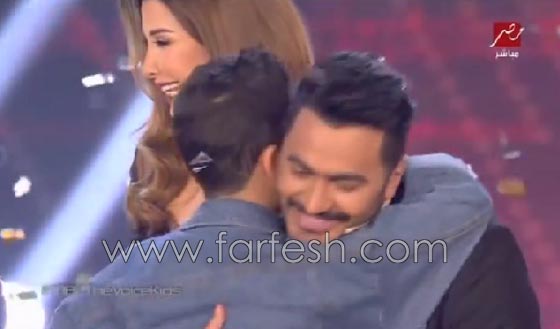 بالفيديو: تامر حسني يحرق نتيجة ذا فويس كيدز قبل إعلانها ويهنئ حمزة لبيض صورة رقم 13