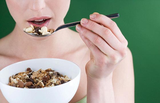 لأن الشيطان يأكل فيها.. إياك أن تأكل بيدك اليسرى إذا كنت في تركيا صورة رقم 4 لأن الشيطان يأكل فيها.. إياك أن تأكل بيدك اليسرى إذا كنت في تركيا صورة رقم 4