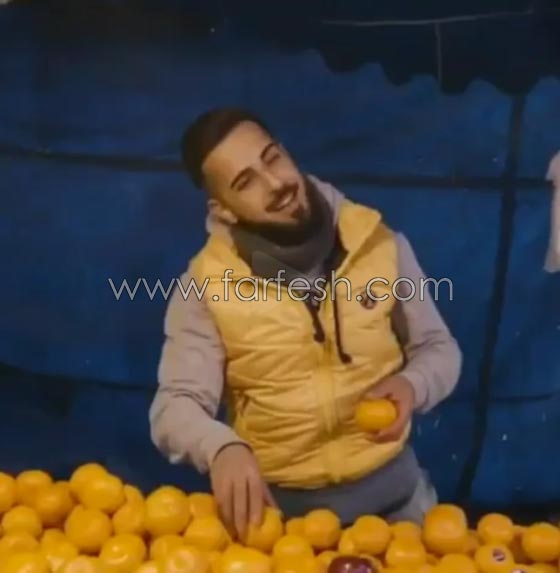صوته وهو يغني خلال بيع البرتقال أوصله إلى العالمية.. صورة رقم 1