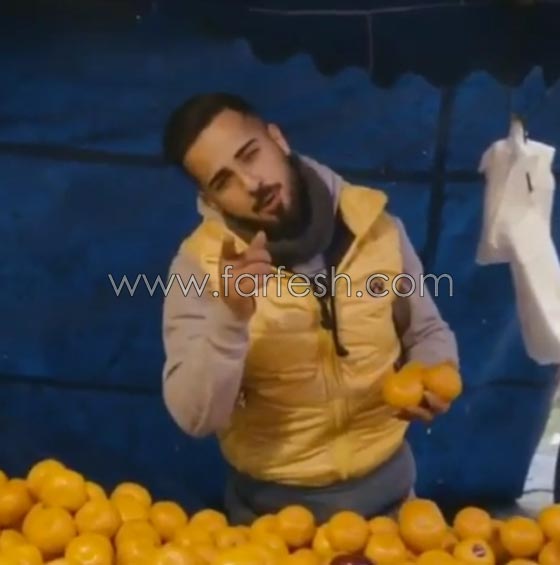صوته وهو يغني خلال بيع البرتقال أوصله إلى العالمية.. صورة رقم 2