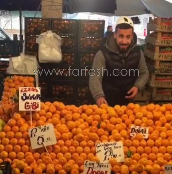 صوته وهو يغني خلال بيع البرتقال أوصله إلى العالمية.. صورة رقم 3