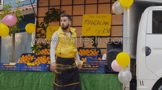 صوته وهو يغني خلال بيع البرتقال أوصله إلى العالمية.. صورة رقم 6