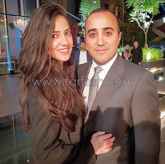 بالفيديو اعلامي لبناني يفاجىء حبيبته ويطلب يدها في الطائرة عبر مكبرات الصوت  صورة رقم 10