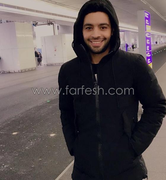 بالفيديو.. معجبة محجبة تتسلل الى المسرح وتحضن احمد جمال وتقبلّه صورة رقم 5