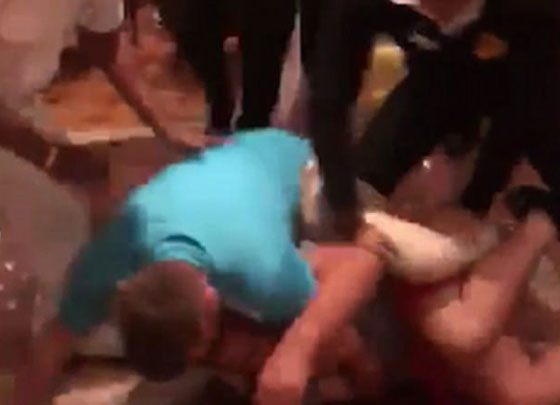 خناقة دموية في استراليا بين 30 رجلًا وامرأة بسبب (شبشب)! صورة رقم 1 خناقة دموية في استراليا بين 30 رجلًا وامرأة بسبب (شبشب)! صورة رقم 1