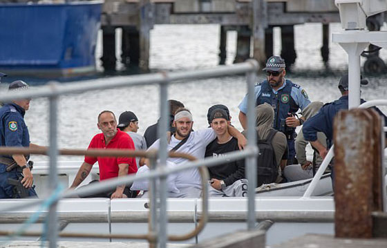 خناقة دموية في استراليا بين 30 رجلًا وامرأة بسبب (شبشب)! صورة رقم 7 خناقة دموية في استراليا بين 30 رجلًا وامرأة بسبب (شبشب)! صورة رقم 7