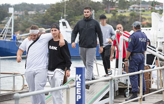 خناقة دموية في استراليا بين 30 رجلًا وامرأة بسبب (شبشب)! صورة رقم 8 خناقة دموية في استراليا بين 30 رجلًا وامرأة بسبب (شبشب)! صورة رقم 8