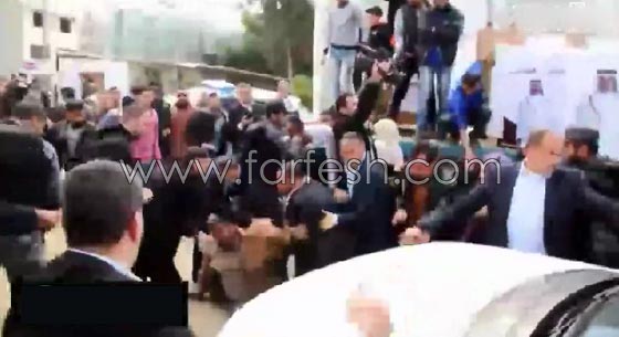 بالأحذية.. طرد مندوب الدوحة في غزة ونزع علم قطر صورة رقم 6 بالأحذية.. طرد مندوب الدوحة في غزة ونزع علم قطر صورة رقم 6