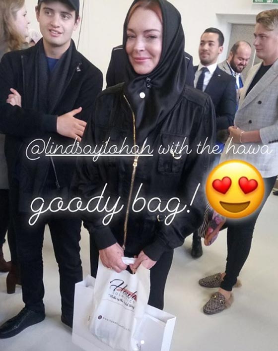 الممثلة الأمريكية ليندسي لوهان تثير الجدل من جديد بارتدائها الحجاب صورة رقم 2