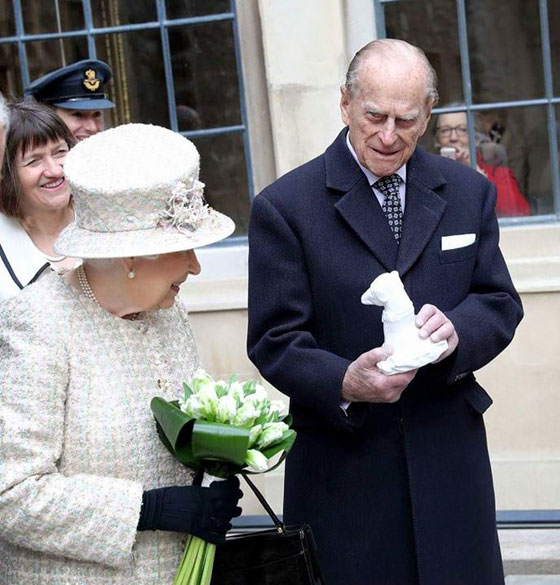 الملكة إليزابيث تستعمل الحقيبة نفسها منذ 60 عامًا..والسبب؟ صورة رقم 1 الملكة إليزابيث تستعمل الحقيبة نفسها منذ 60 عامًا..والسبب؟ صورة رقم 1