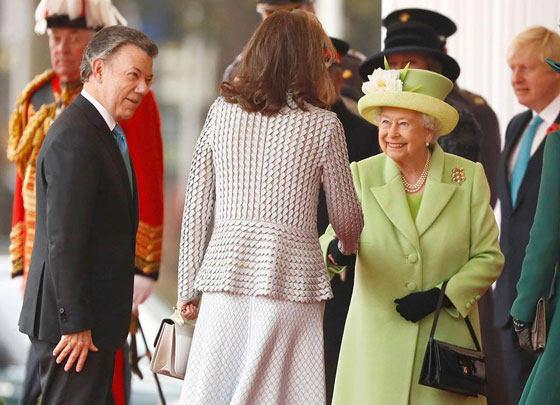 الملكة إليزابيث تستعمل الحقيبة نفسها منذ 60 عامًا..والسبب؟ صورة رقم 3 الملكة إليزابيث تستعمل الحقيبة نفسها منذ 60 عامًا..والسبب؟ صورة رقم 3