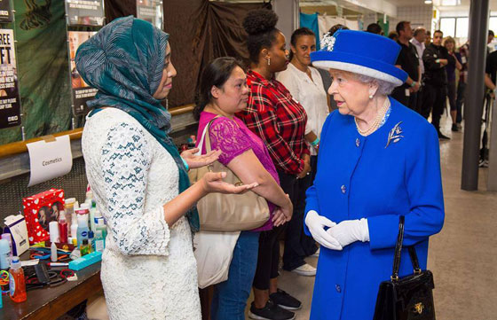 الملكة إليزابيث تستعمل الحقيبة نفسها منذ 60 عامًا..والسبب؟ صورة رقم 7 الملكة إليزابيث تستعمل الحقيبة نفسها منذ 60 عامًا..والسبب؟ صورة رقم 7