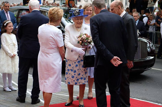 الملكة إليزابيث تستعمل الحقيبة نفسها منذ 60 عامًا..والسبب؟ صورة رقم 8 الملكة إليزابيث تستعمل الحقيبة نفسها منذ 60 عامًا..والسبب؟ صورة رقم 8