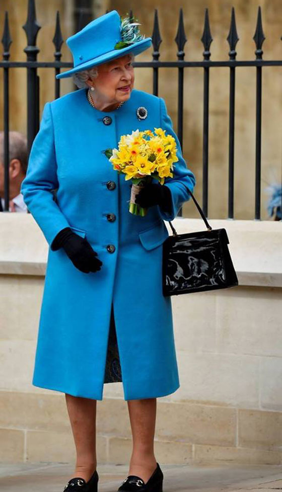 الملكة إليزابيث تستعمل الحقيبة نفسها منذ 60 عامًا..والسبب؟ صورة رقم 10 الملكة إليزابيث تستعمل الحقيبة نفسها منذ 60 عامًا..والسبب؟ صورة رقم 10
