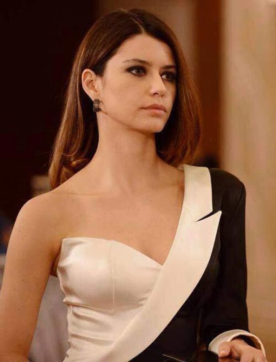 في ذكرى ميلادها.. النجمة التركية بيرين سات بين الأمس واليوم صورة رقم 6