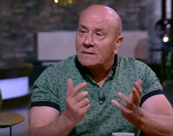  بالفيديو والصور: عجوز مصري، 80 عامًا، يتحدى الشباب برفع الاثقال والمصارعة! صورة رقم 2