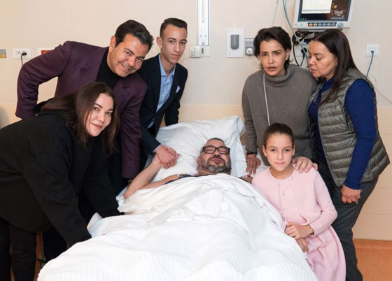 صورة مؤثرة لملك المغرب بعد اجراء عملية جراحية صورة رقم 2