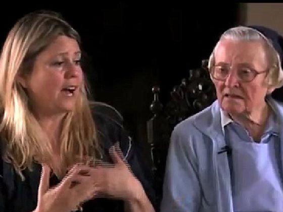 وفاة راهبة تورطت مع كيتي بيري خلال جلسة المحكمة صورة رقم 5 وفاة راهبة تورطت مع كيتي بيري خلال جلسة المحكمة صورة رقم 5